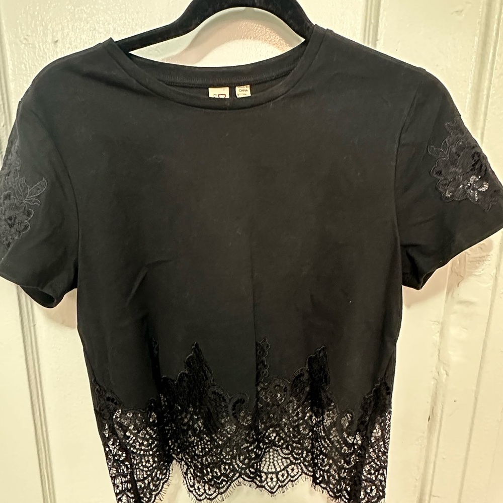 NWT Dolan Black Lace Hem T-Shirt